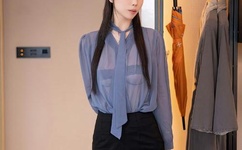 唐一菲发6万红包